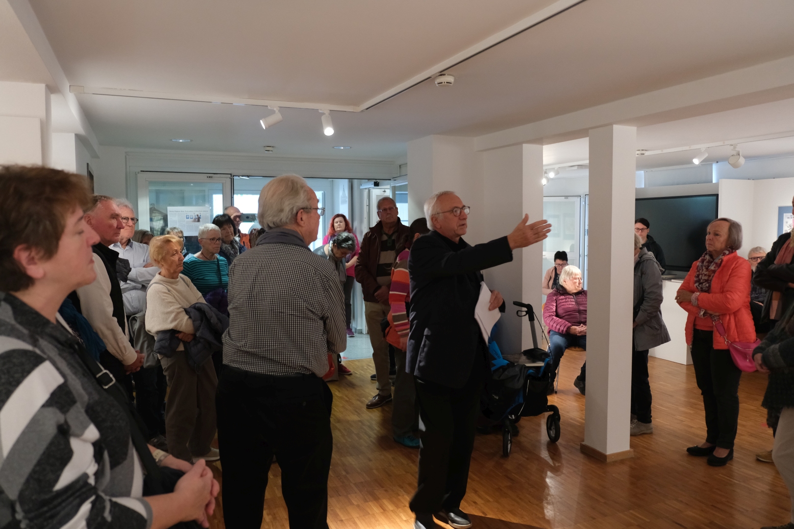 2025 10 19 005 EaD Ausstellung Fuehung Leichenschmaus