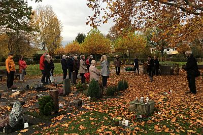 2020 11 01 EwigAndersDitzingenFriedhofsfhrungPudleiner1